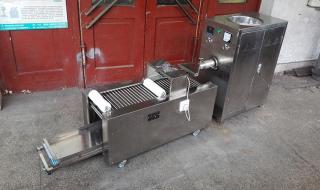 做面皮的机器有几种 擀面皮机器多少钱