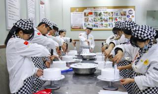 去学西点那个学校好,要多少费用(比如新东方) 学西点哪个学校好